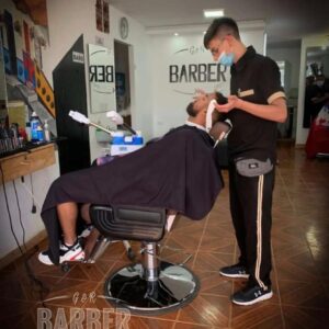 G&R Barberia.